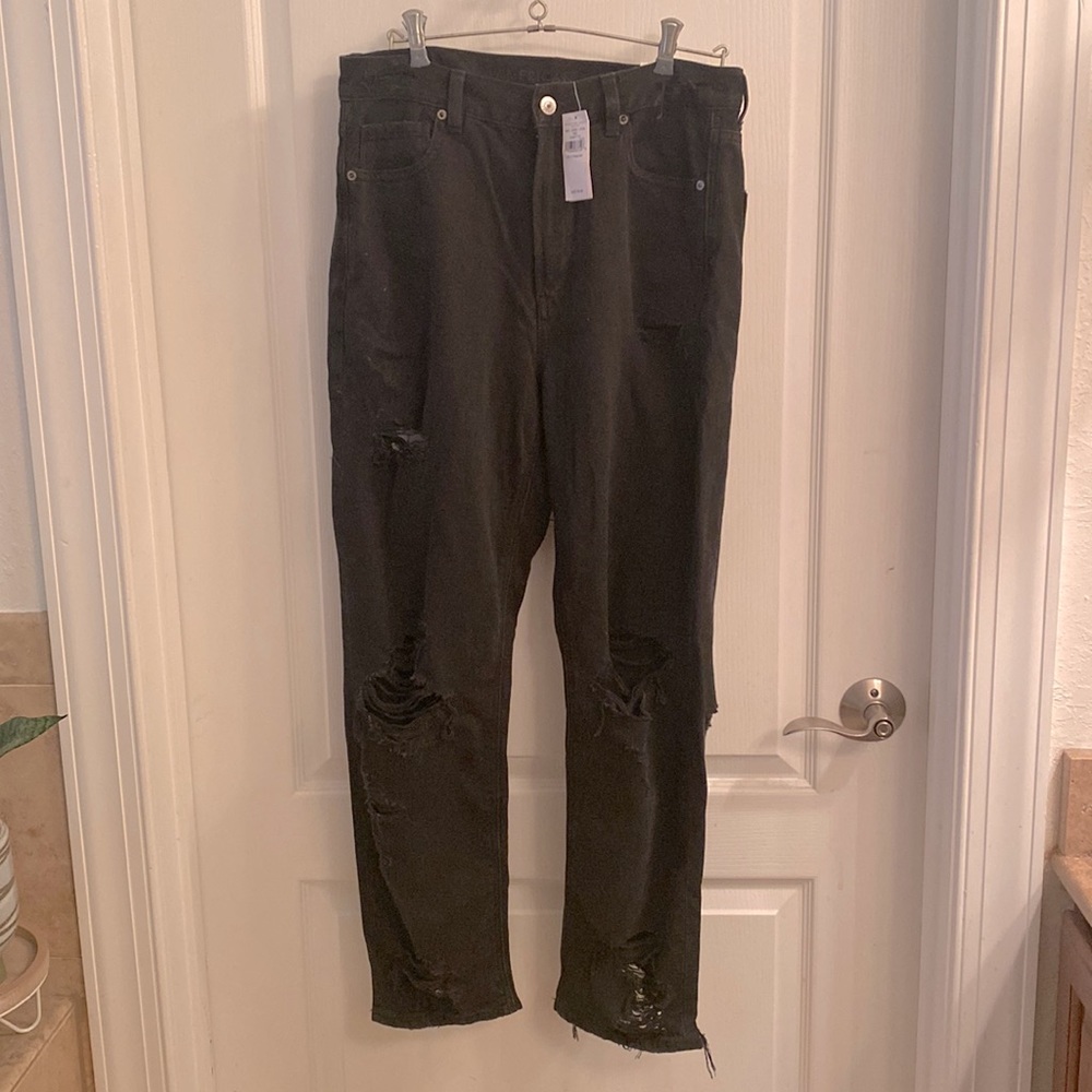 American Eagle Mom Jeans Black size 8 BRAND NEW WITH TAGS